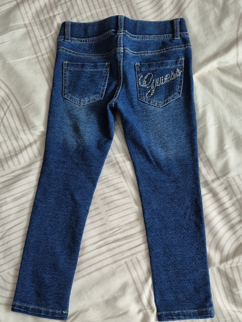 🍀5/30🍀 Guess Dark Blue Skinny Jeans with Rhinestone Back Logo